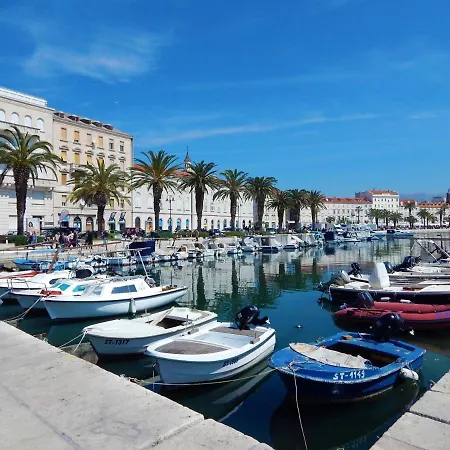 Exclusive Seafront Luxury Manda With Balcony Apartmán *