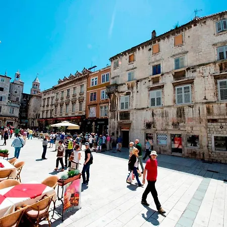 Exclusive Seafront Luxury Manda With Balcony Apartmán Split