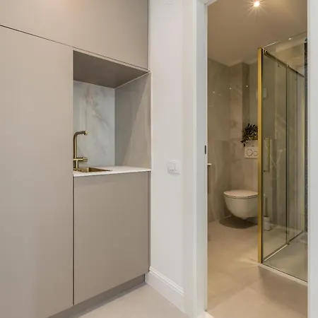 Exclusive Seafront Luxury Manda With Balcony Split