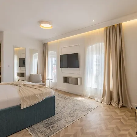 Exclusive Seafront Luxury Manda With Balcony Split