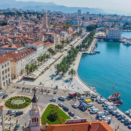 Exclusive Seafront Luxury Manda With Balcony Apartmán *