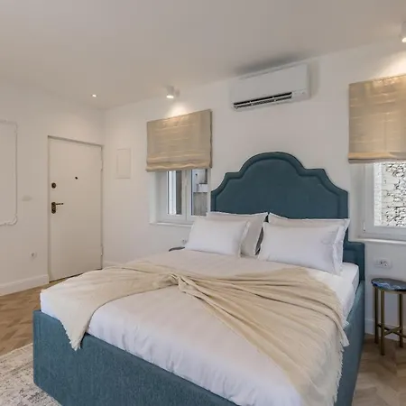 Exclusive Seafront Luxury Manda With Balcony Apartmán